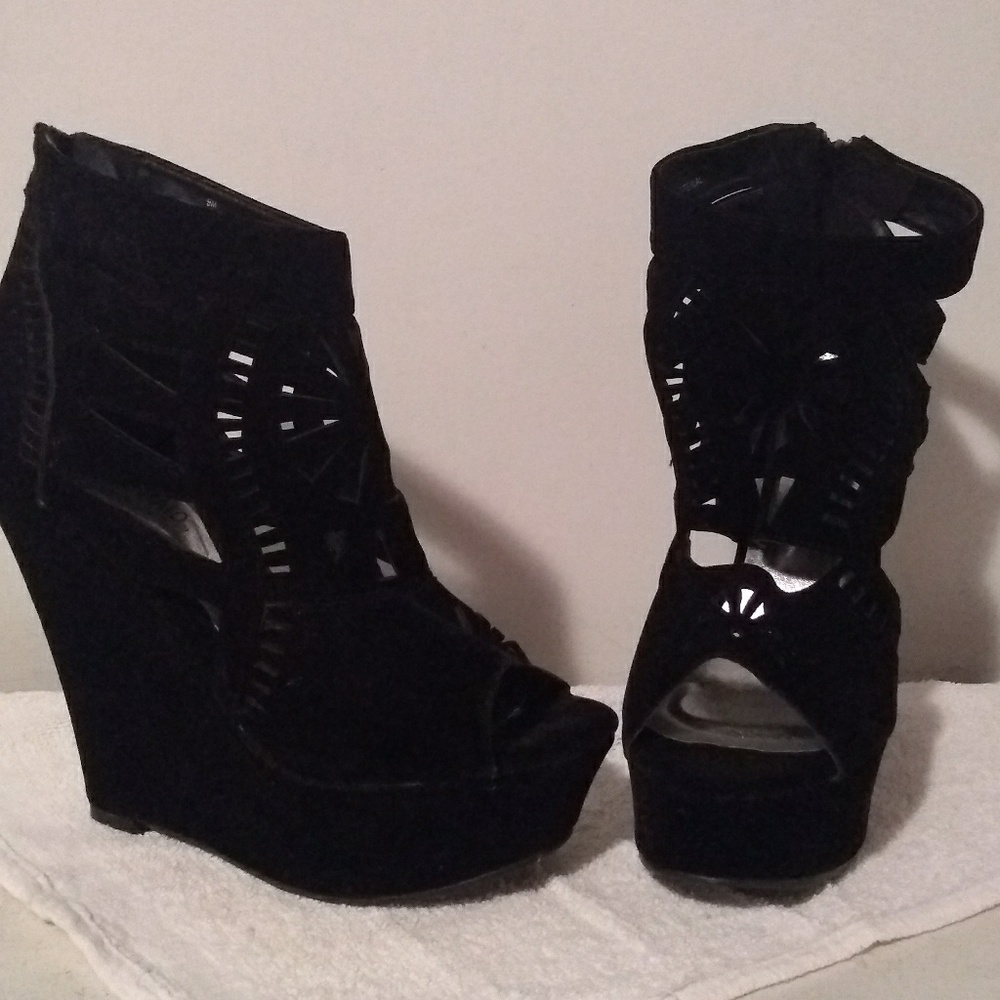Hot Tomato Women's Wedge Bootie